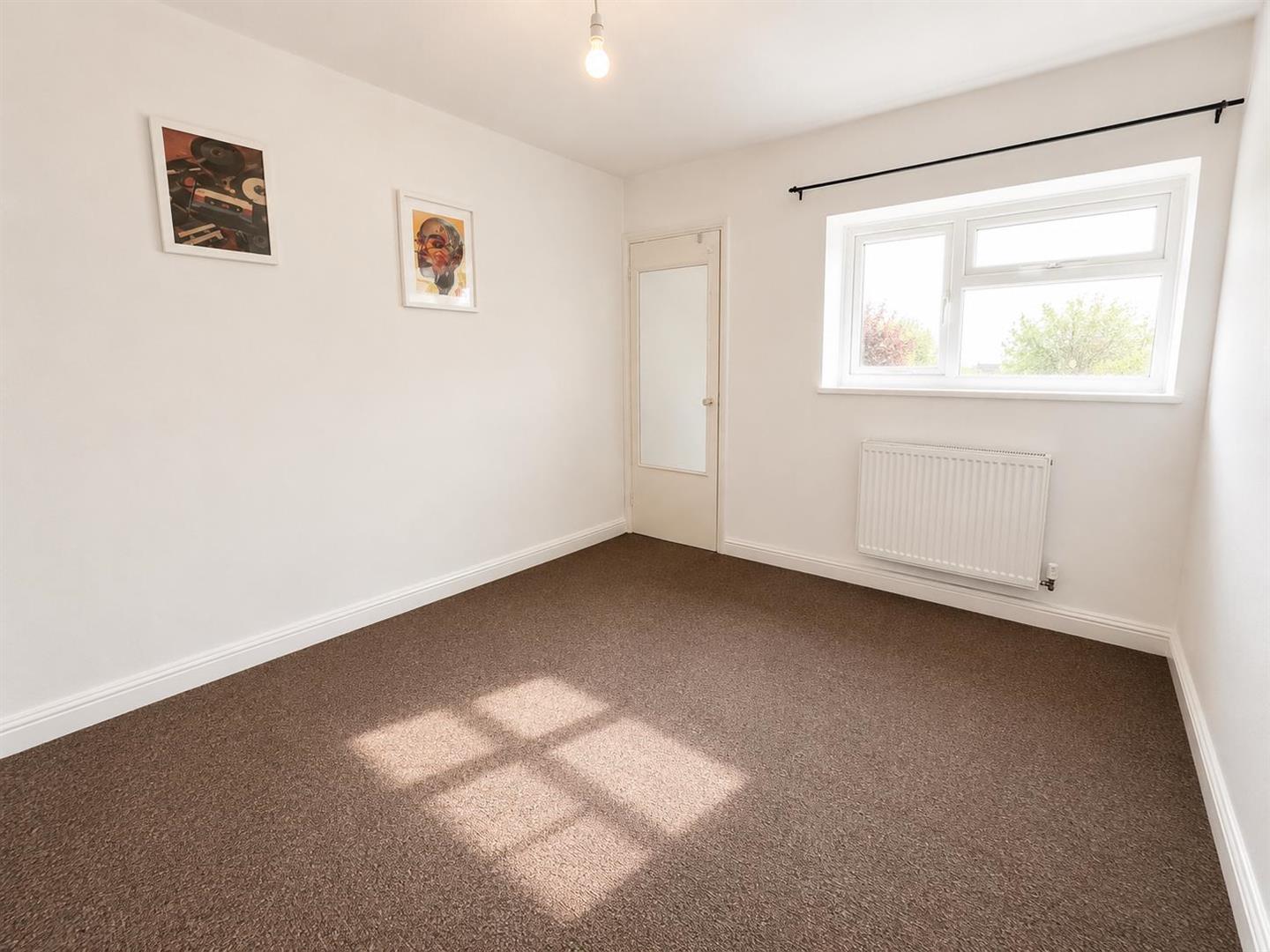 Flat Corona Road in Greater London
