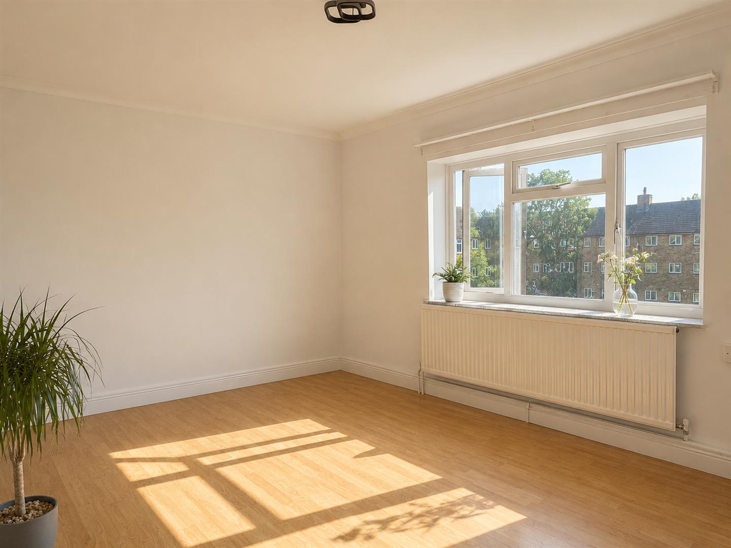 Flat Corona Road in Greater London
