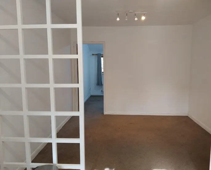 Flat Ednaston Road in Nottingham