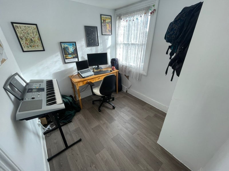 Room Appach Road in Greater London