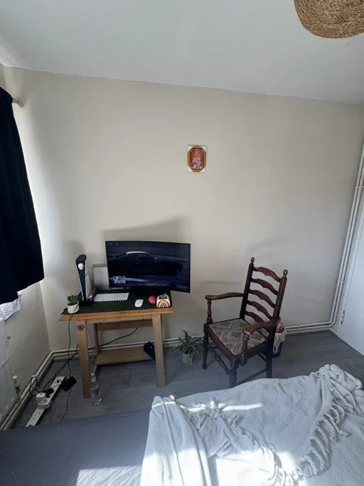 Room Grove Street in Greater London
