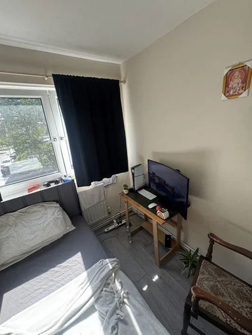 Room Grove Street in Greater London