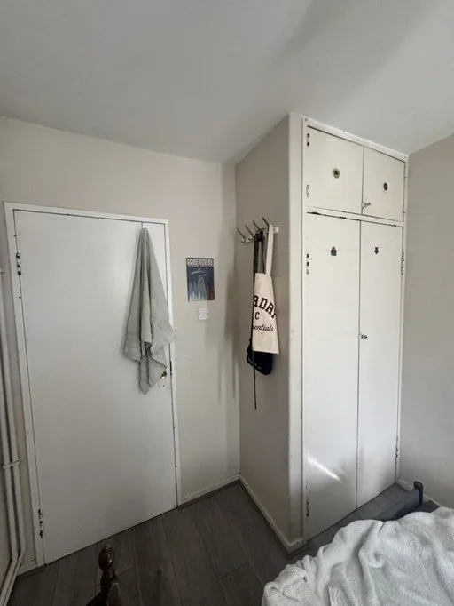 Room Grove Street in Greater London