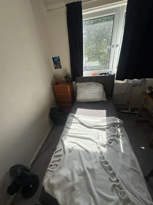 Room Grove Street in Greater London