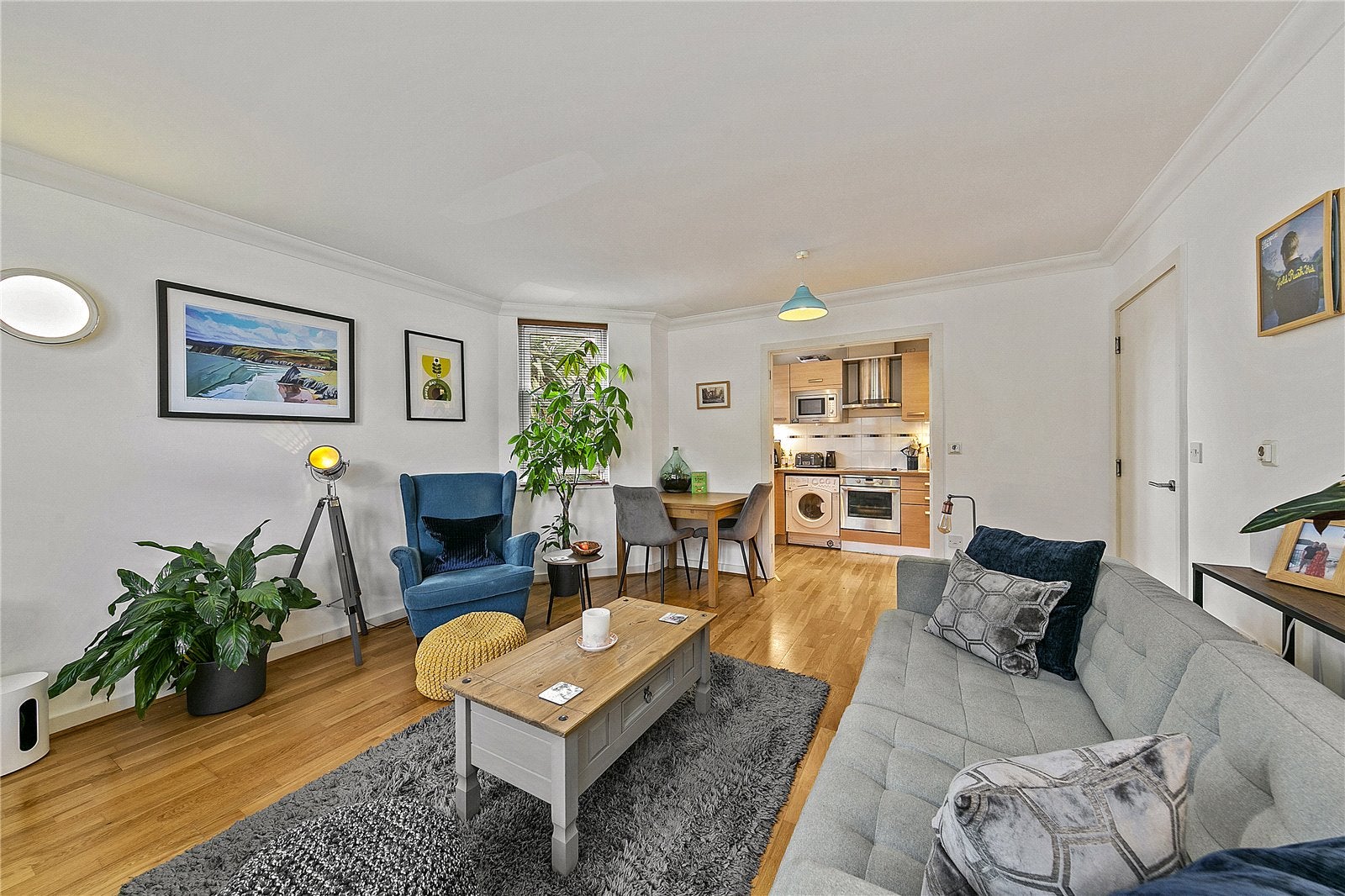 Flat Northcote Road in Greater London