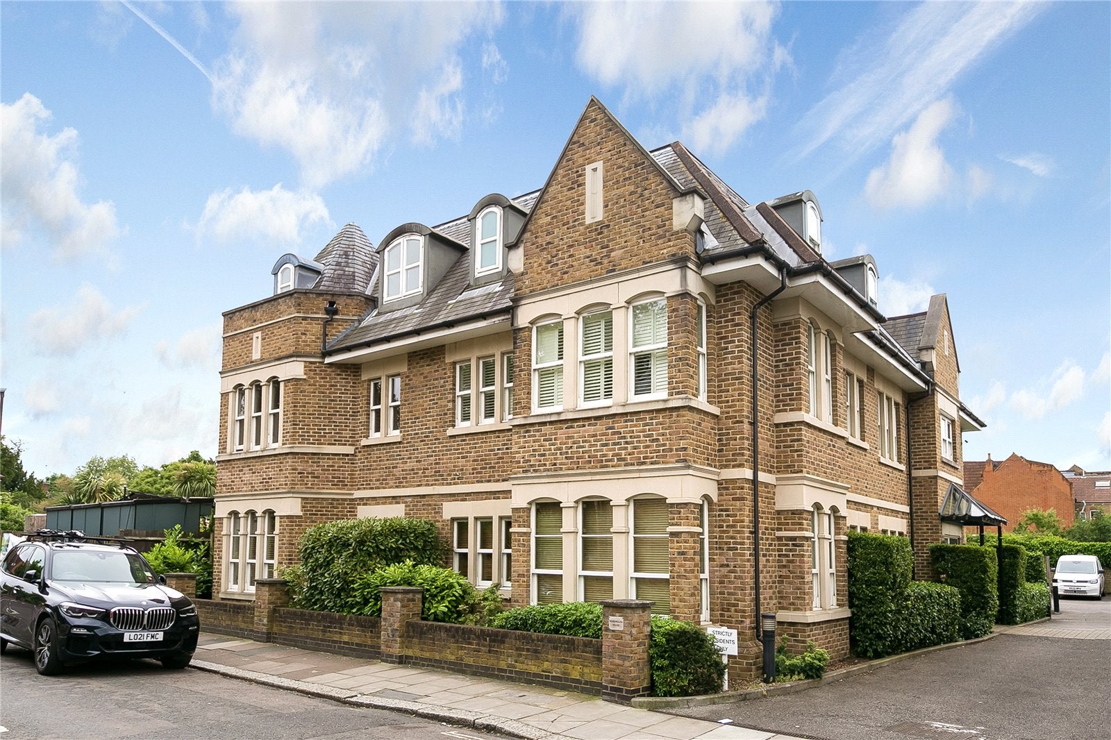Flat Northcote Road in Greater London