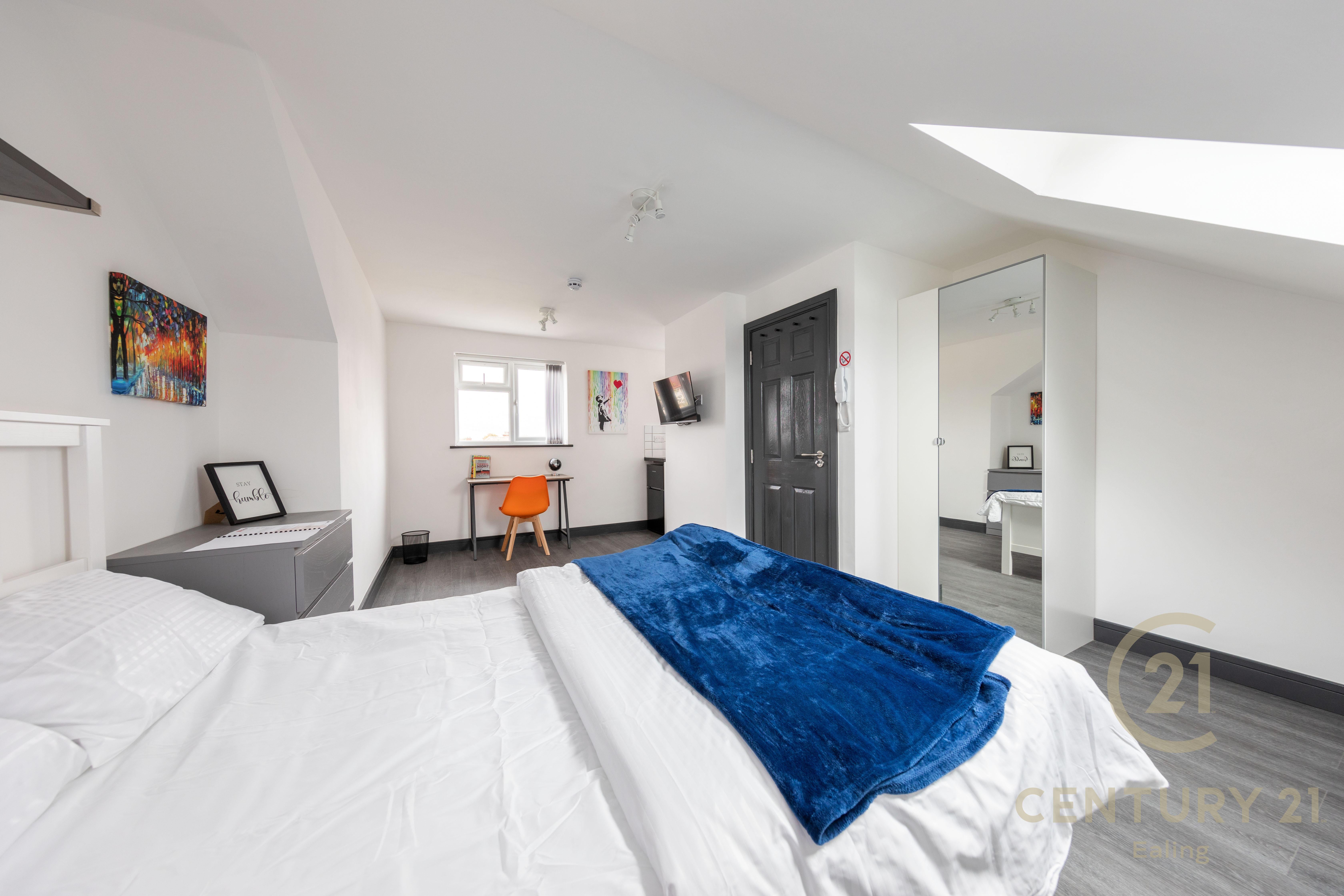 Room Park Lane in Greater London