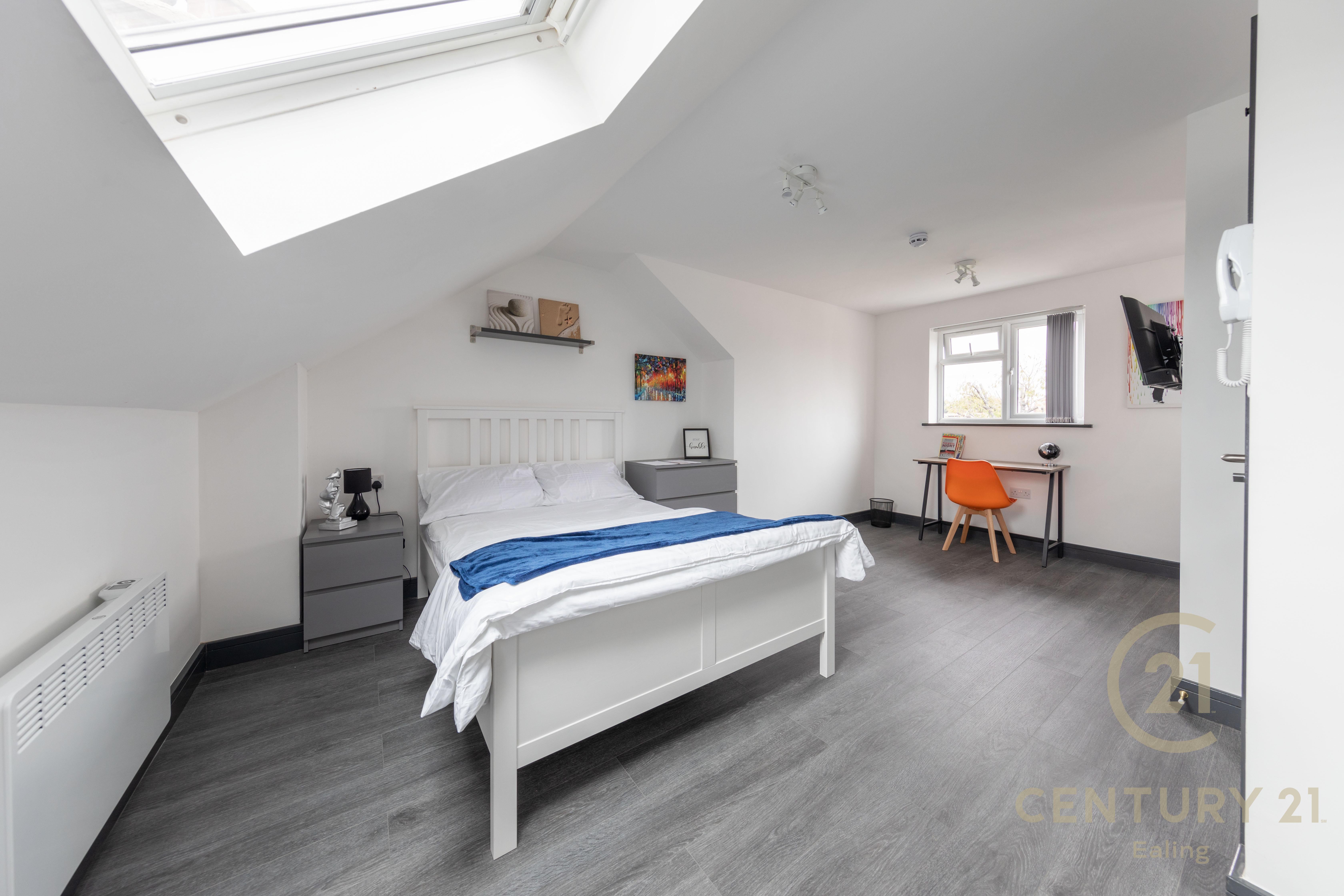Room Park Lane in Greater London