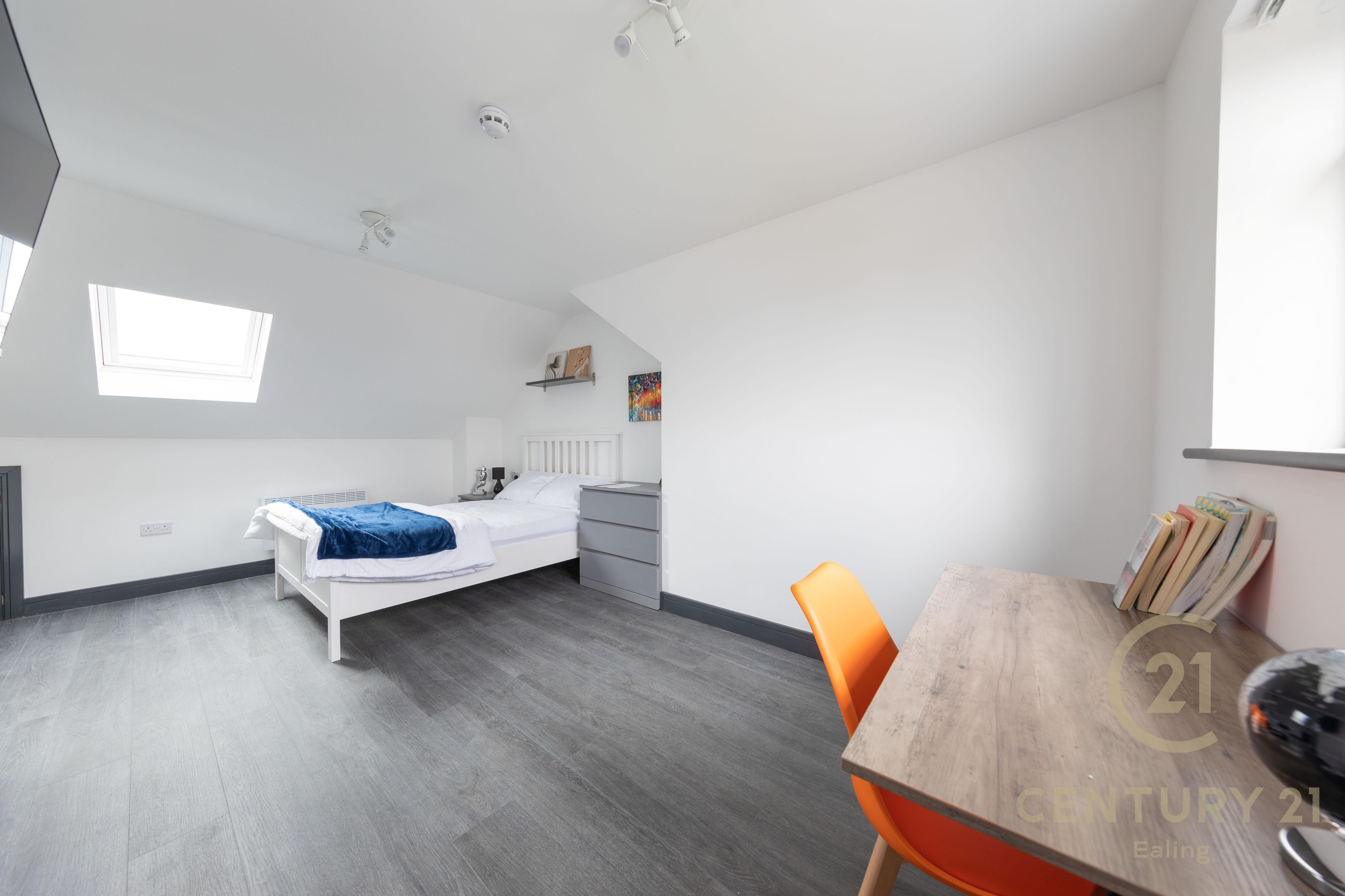 Room Park Lane in Greater London
