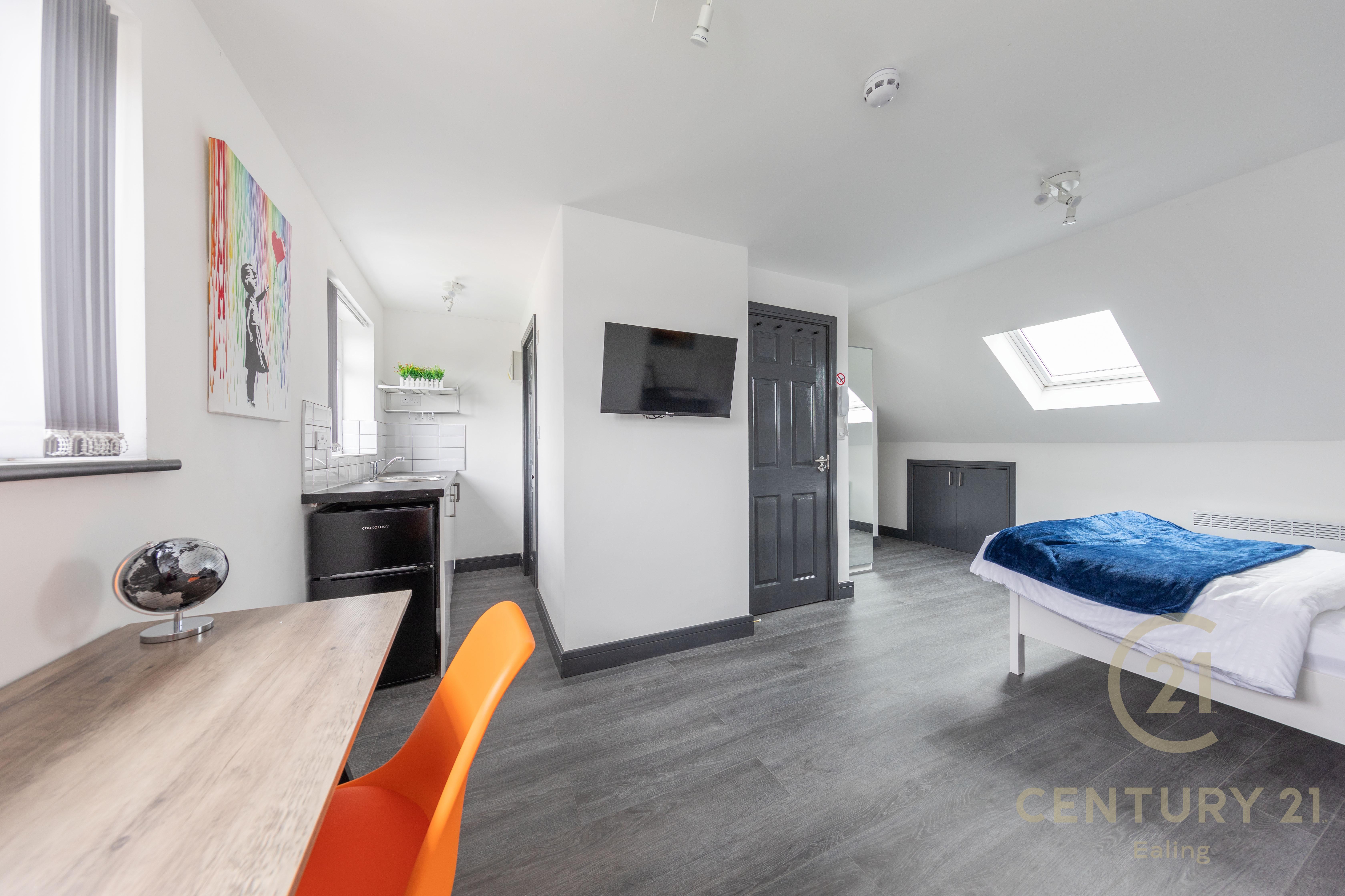 Room Park Lane in Greater London