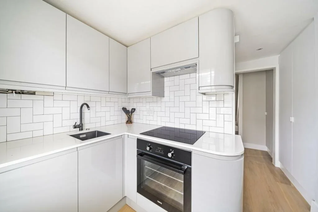 Flat Lydford Road in City of Westminster