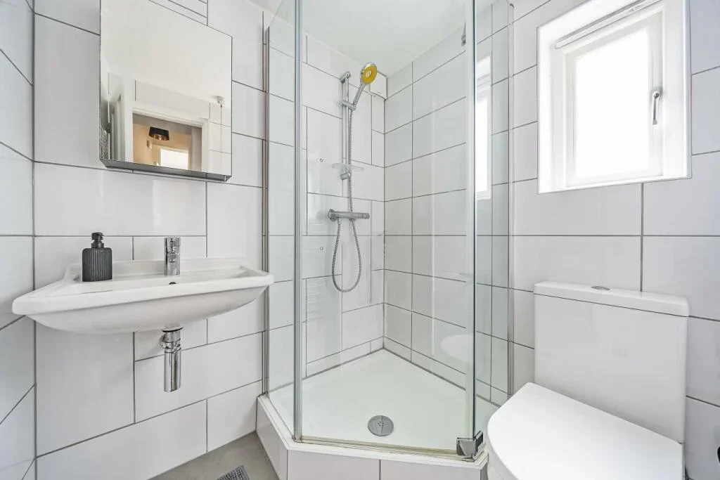 Flat Lydford Road in City of Westminster