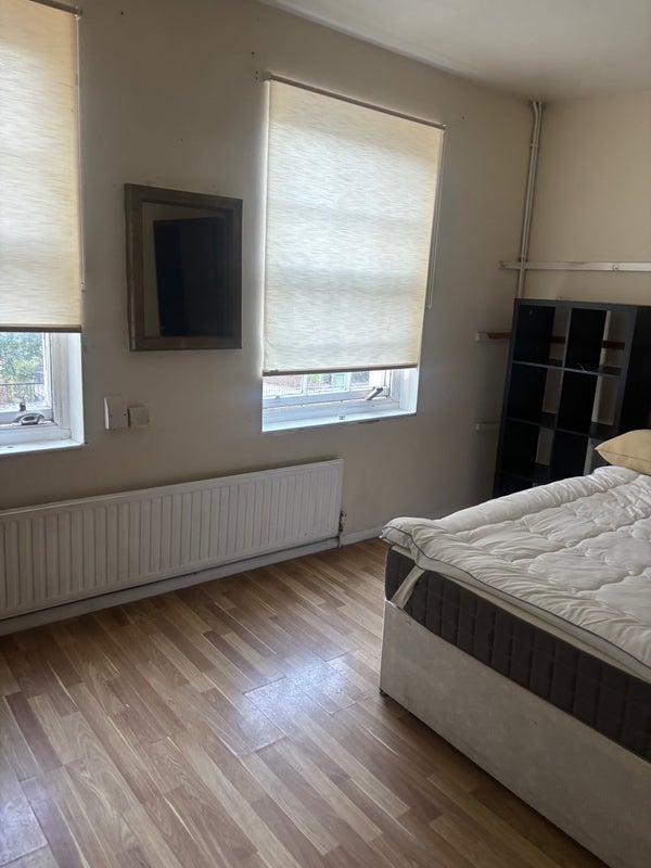 Room Brixton Road in Greater London