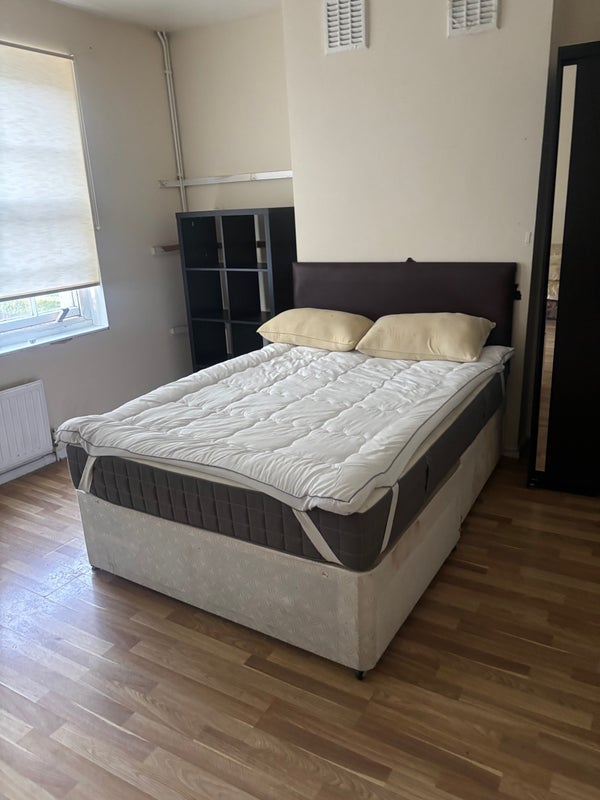 Room Brixton Road in Greater London