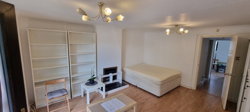 Room Pointers Close in Greater London