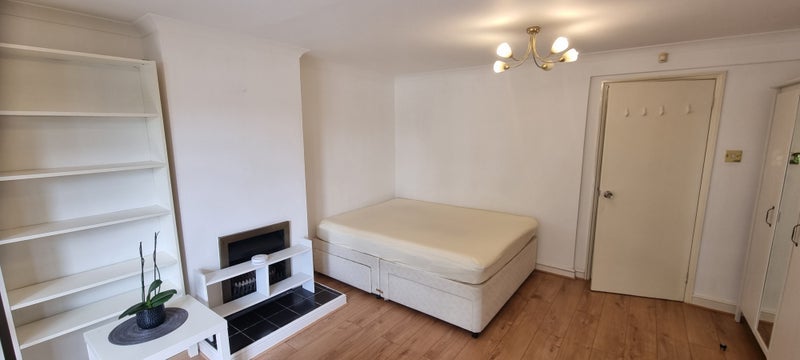 Room Pointers Close in Greater London
