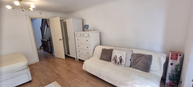 Room Pointers Close in Greater London