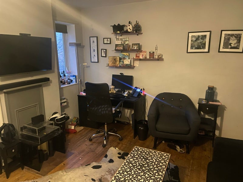 Room Eastcote Street in Greater London
