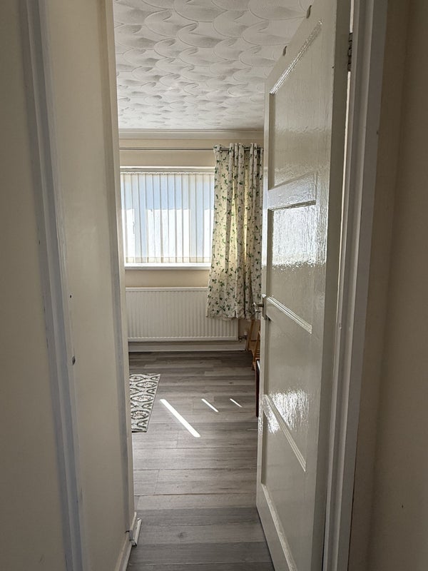 Room Arlington Crescent in Cardiff