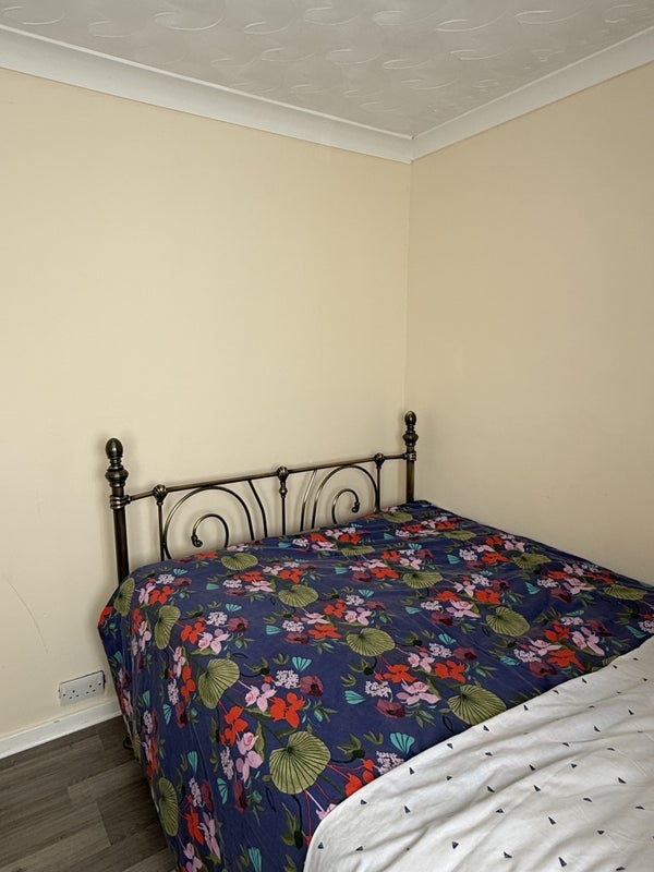 Room Arlington Crescent in Cardiff