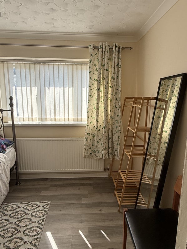 Room Arlington Crescent in Cardiff