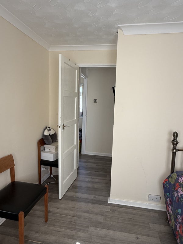 Room Arlington Crescent in Cardiff