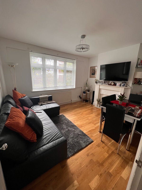 Room Trinity Crescent in Greater London