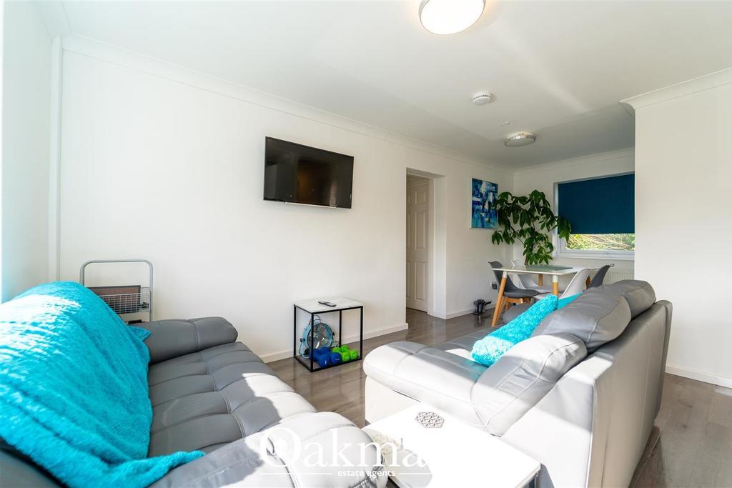 Room Leahurst Crescent in Birmingham