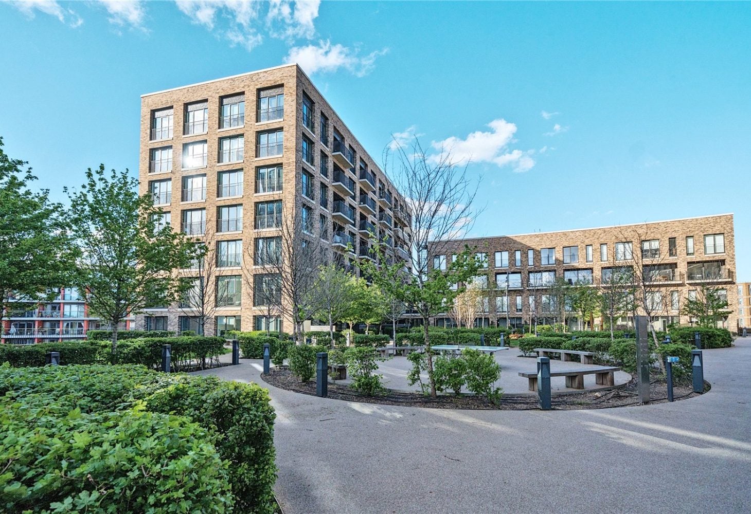 Flat Surrey Quays Road in Greater London