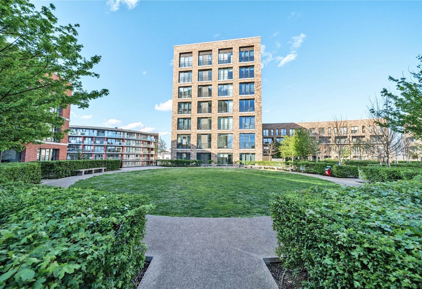 Flat Surrey Quays Road in Greater London