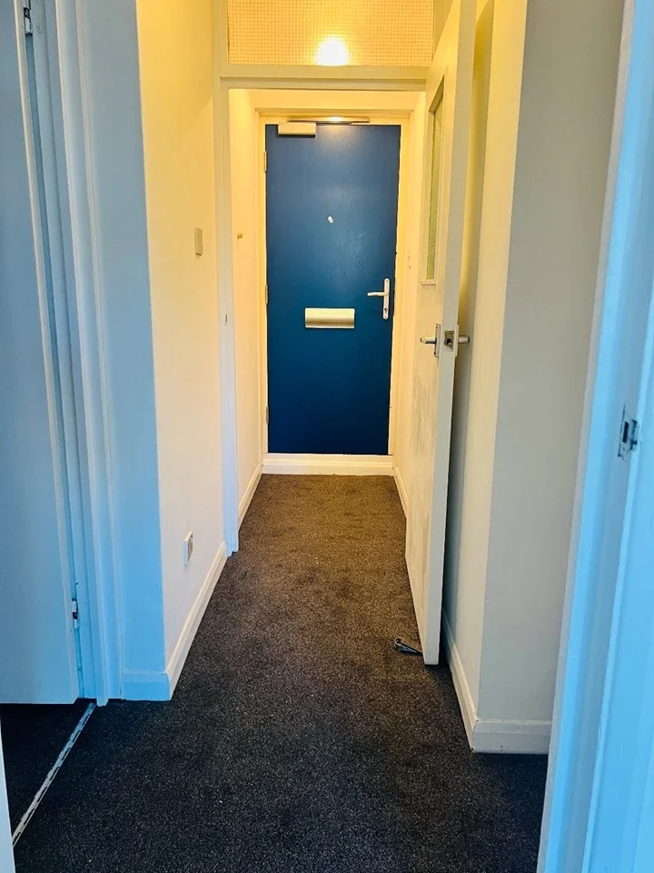 Flat Blake Avenue in Greater London
