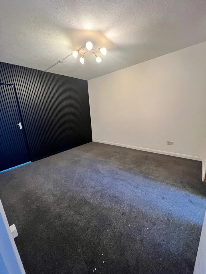 Flat Blake Avenue in Greater London