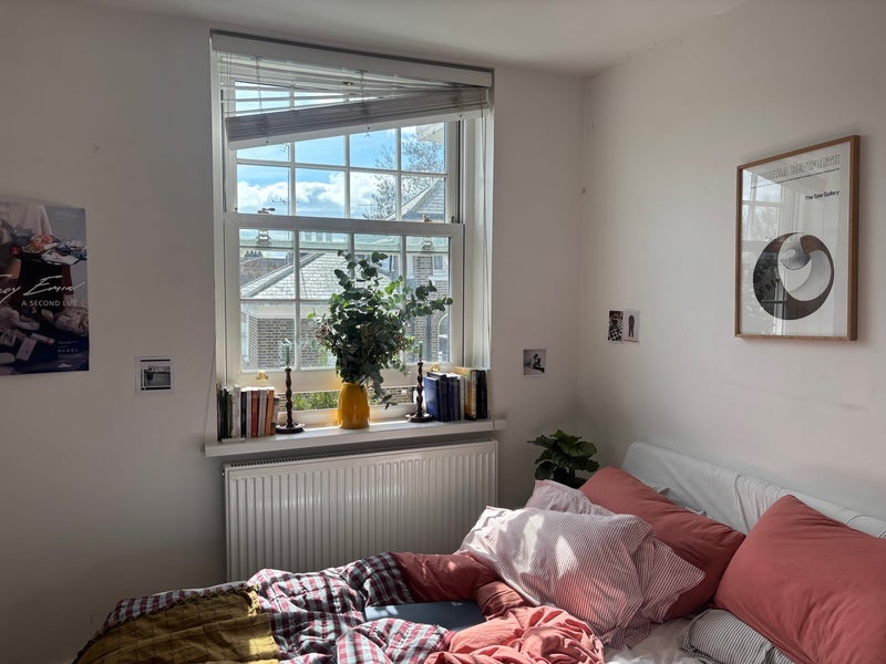 Room Flora Gardens in Greater London