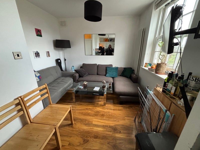 Room Flora Gardens in Greater London