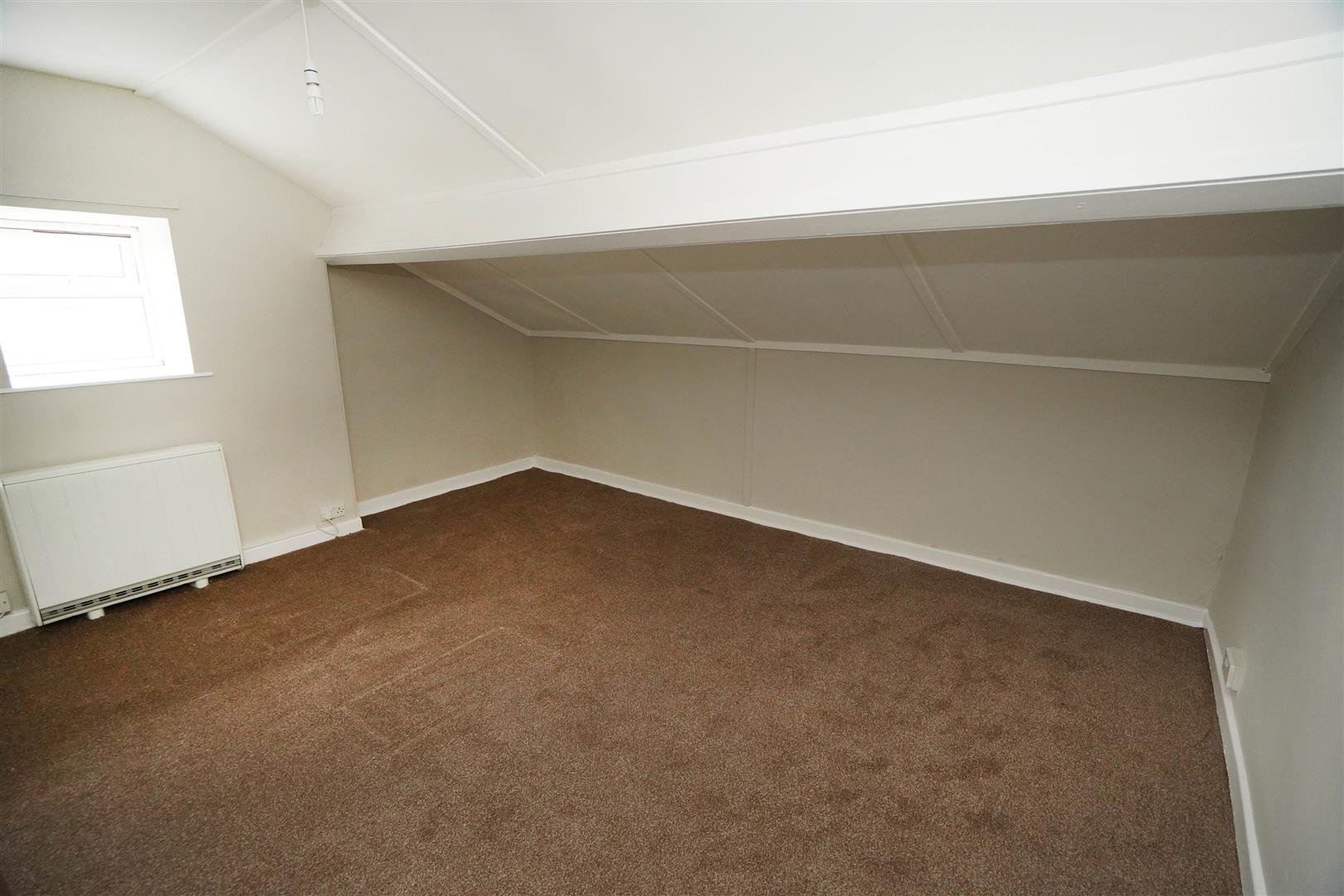 Flat Seymour Road in Bolton