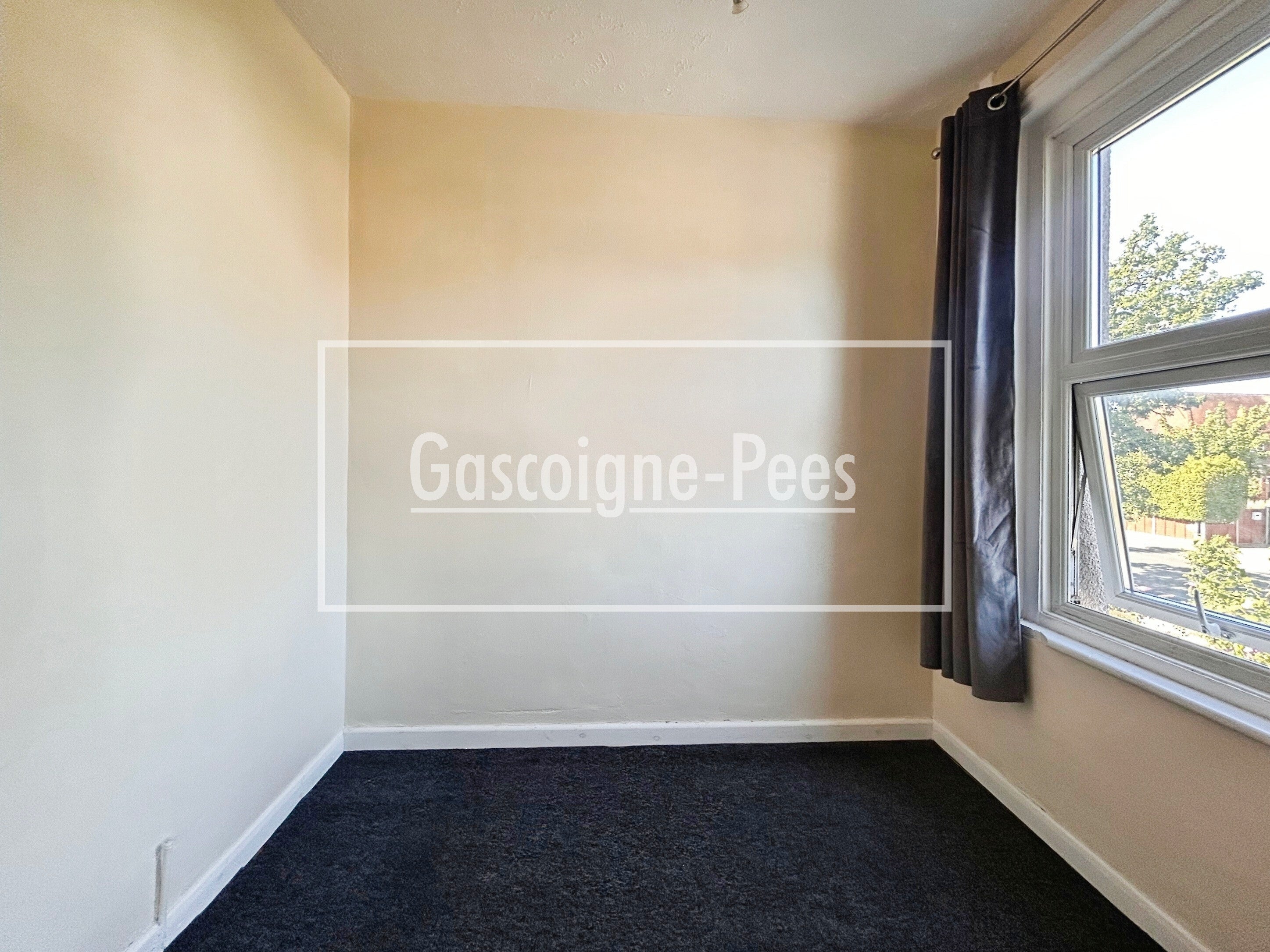 Flat Southwell Park Road in Surrey Heath