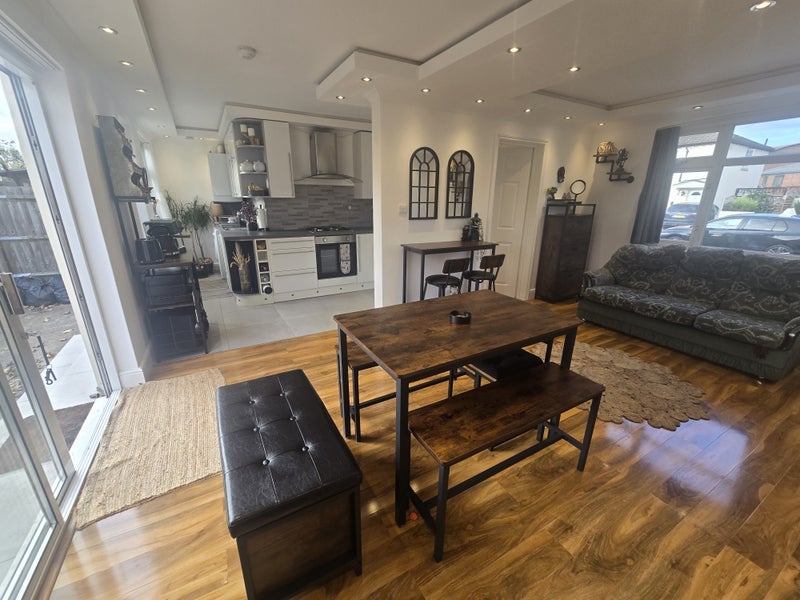 Room Oak Avenue in Greater London