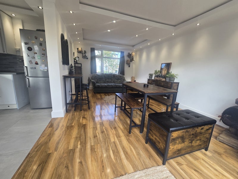 Room Oak Avenue in Greater London