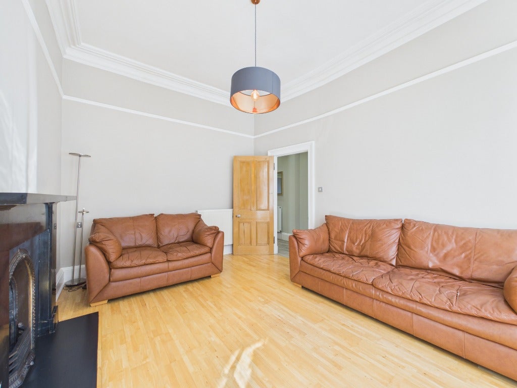 Flat Valleyfield Street in City of Edinburgh