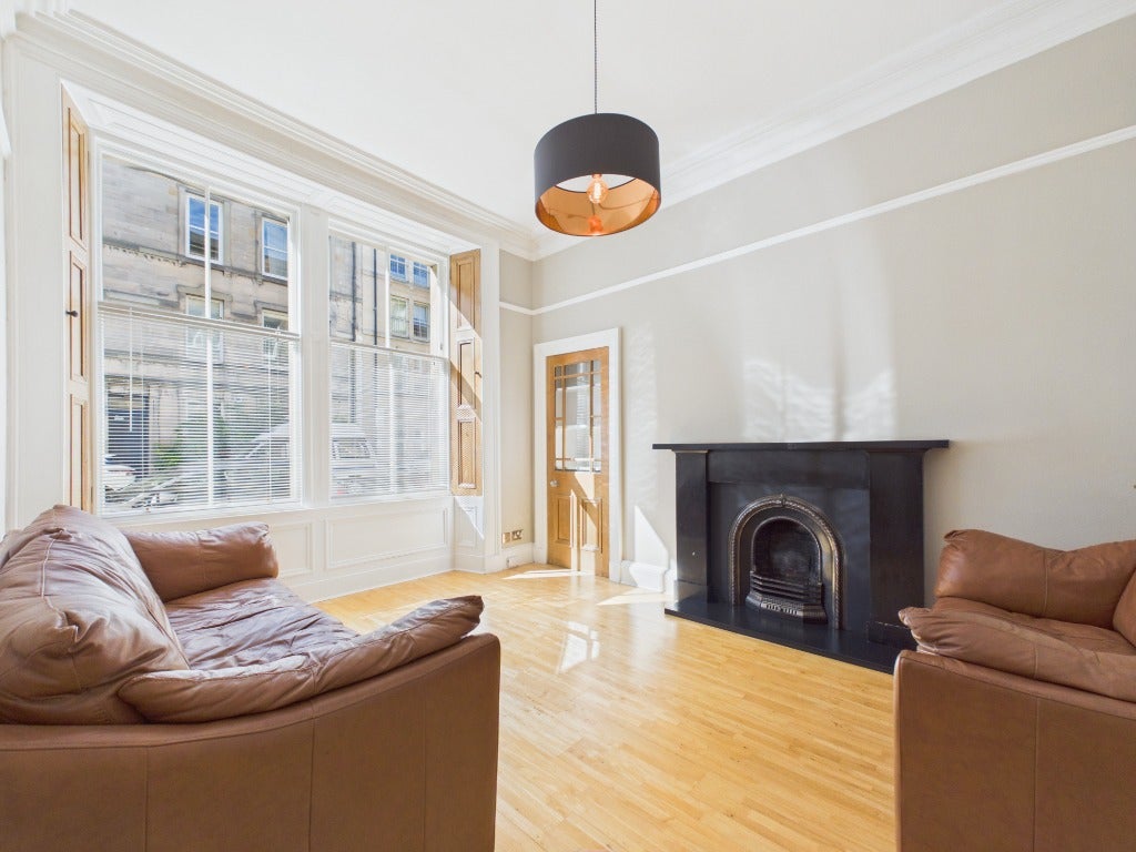 Flat Valleyfield Street in City of Edinburgh