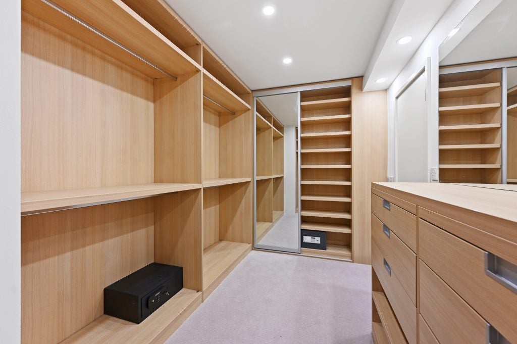 Flat Penywern Road in Greater London