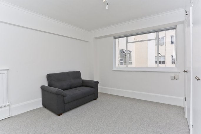 Flat Montagu Mansions in London