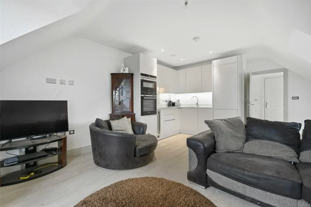 Flat Rickmansworth Road in Greater London