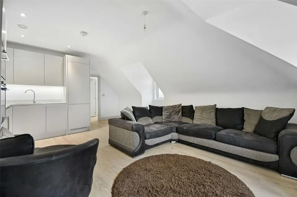 Flat Rickmansworth Road in Greater London