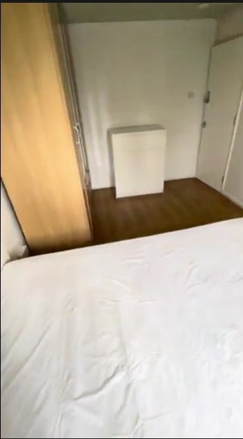 Room Usk Street in Greater London