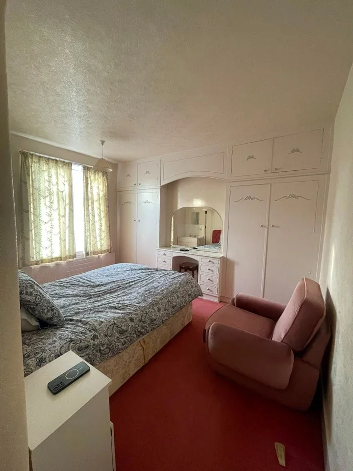 Room Glenwood Gardens in Greater London