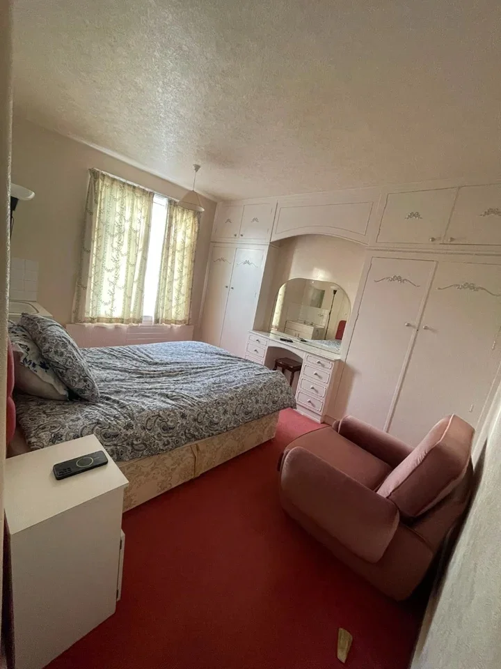 Room Glenwood Gardens in Greater London