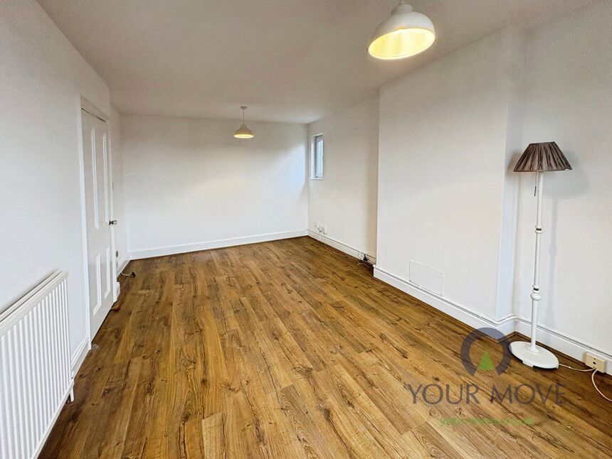 Flat Bushmead Avenue in Bedford