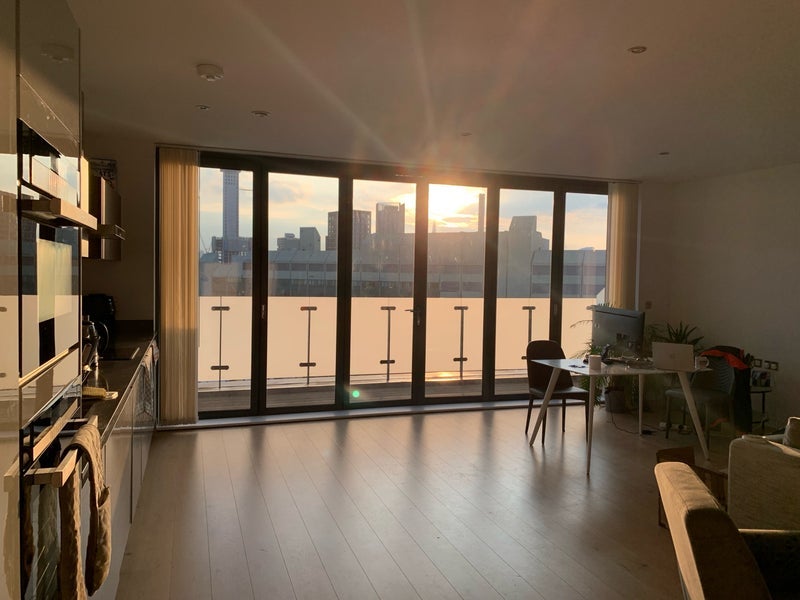 Room Quebec Way in Greater London