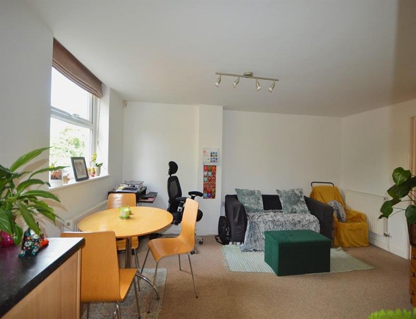 Flat Irlam Road in Trafford